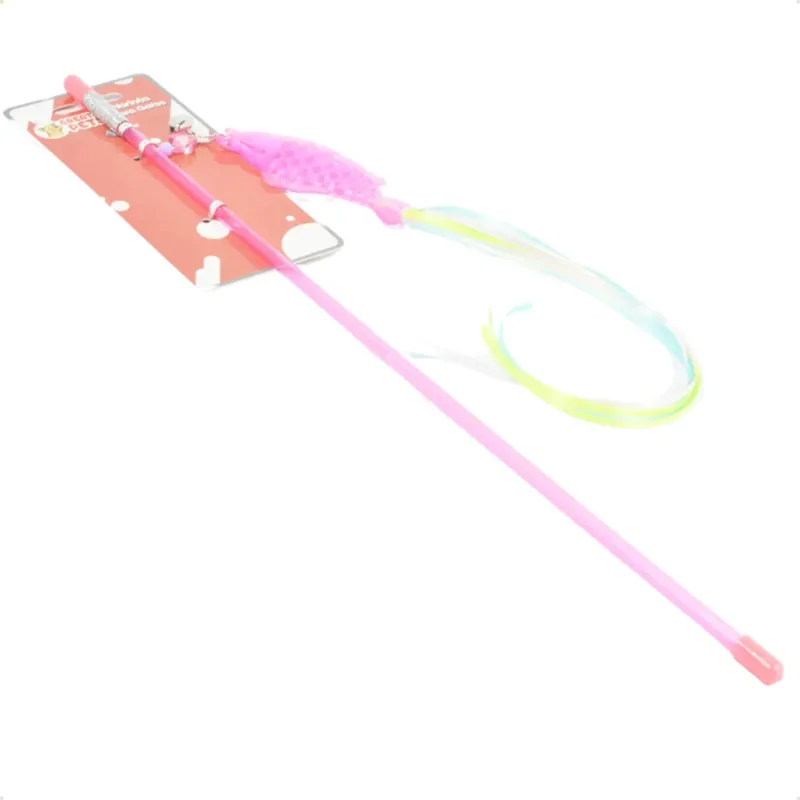 Varinha rosa para gatos com pluma e fitas coloridas na ponta, ao lado da embalagem